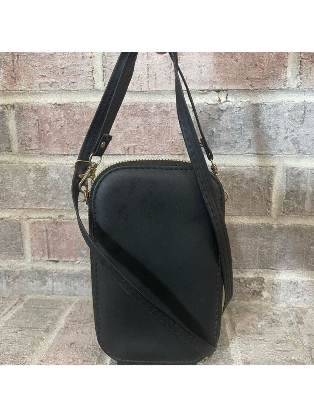 Stylish Black Crossbody Bag - Picture 2 of 9